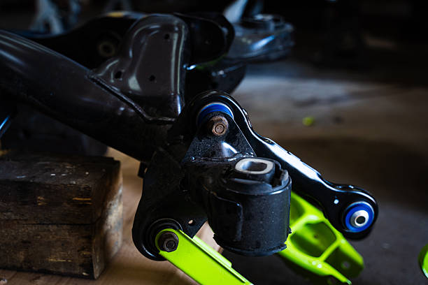 Từ vết nứt nhỏ đến hỏng hóc: Tải trọng treo lặp đi lặp lại phá hủy ống lót cao su như thế nào